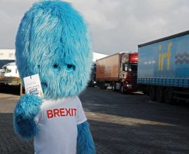  Το «τέρας του Brexit» στο λιμάνι του Ρότερνταμ προειδοποιεί τους Ολλανδούς για τις συνέπειες
